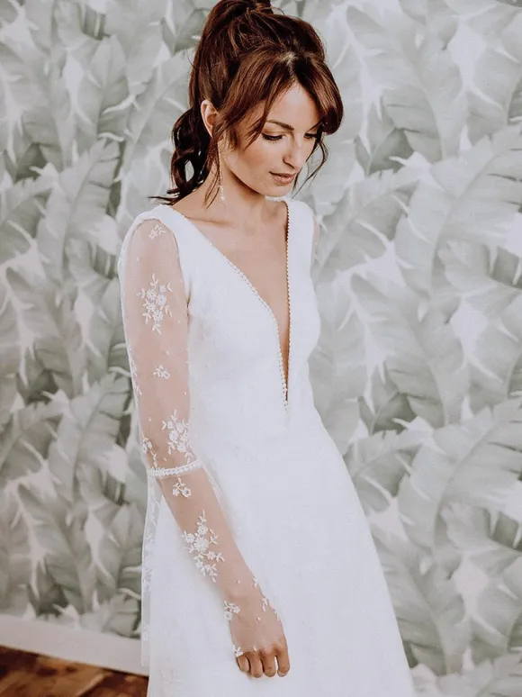 Short Wedding Dress Short V-Neck Long Sleeves A-Line Natural Waist Lace Bridal Dresses