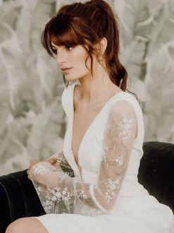 Short Wedding Dress Short V-Neck Long Sleeves A-Line Natural Waist Lace Bridal Dresses