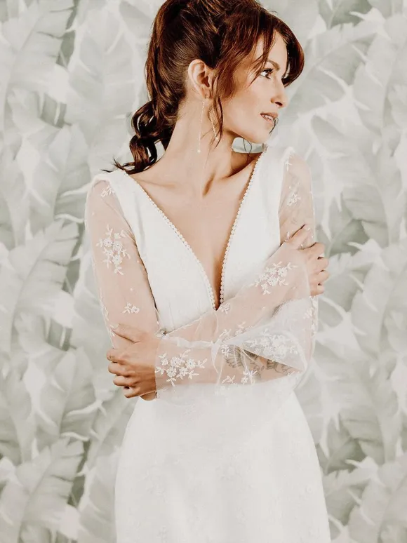 Short Wedding Dress Short V-Neck Long Sleeves A-Line Natural Waist Lace Bridal Dresses