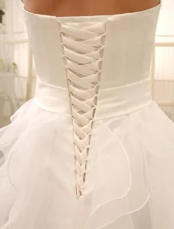 Short Wedding Dress Strapless Tiered Bridal Dress Sweetheart Neckline Satin Knee Length Wedding Gown Milanoo