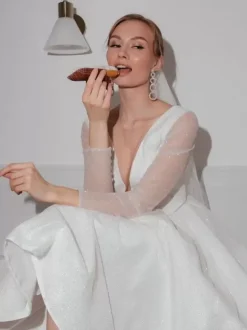 Short Wedding Dress V-Neck Long Sleeves Short Knee-Length Bridal Gowns
