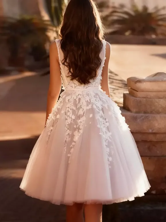 Short Wedding Dresses Knee-Length V-Neck Sleeveless A-Line Natural Waist Tulle Bridal Dresses
