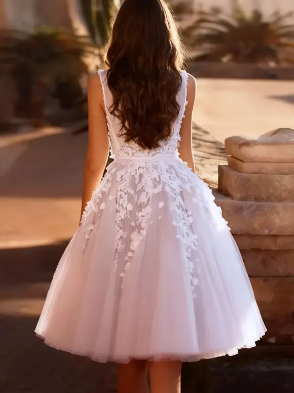 Short Wedding Dresses Knee-Length V-Neck Sleeveless A-Line Natural Waist Tulle Bridal Dresses