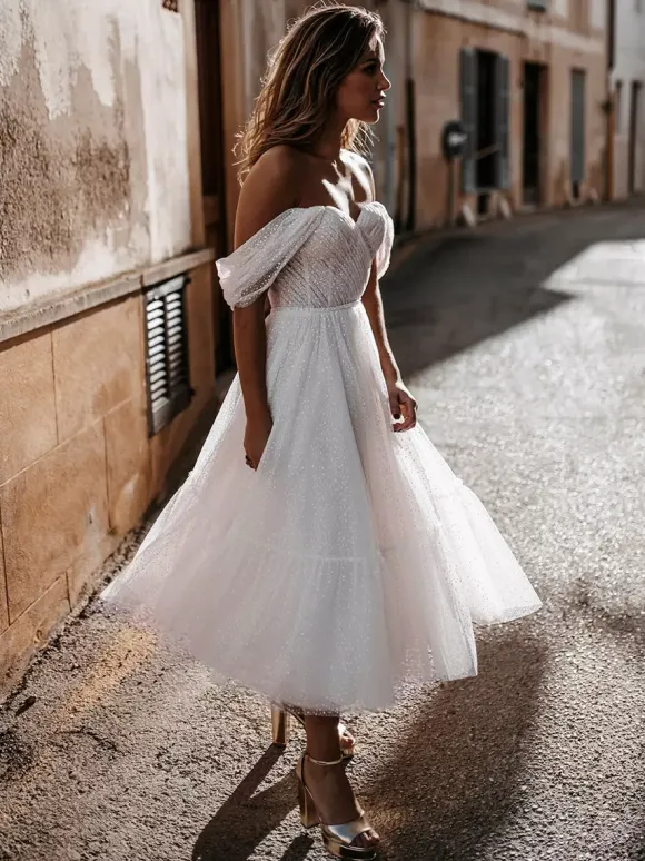Short Wedding Dresses Tea-Length Sweetheart Neck Sleeveless A-Line Natural Waist Tulle Short Bridal Dress