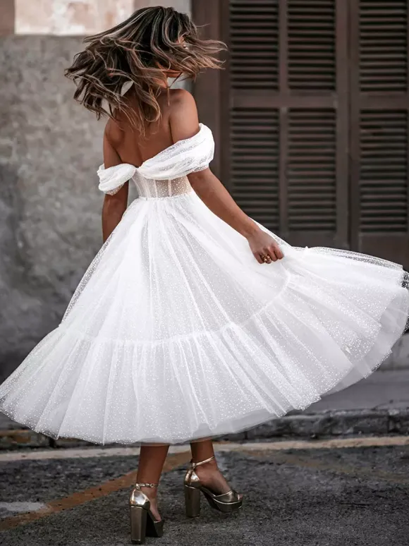 Short Wedding Dresses Tea-Length Sweetheart Neck Sleeveless A-Line Natural Waist Tulle Short Bridal Dress