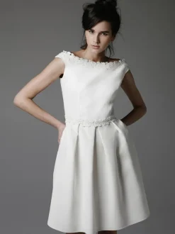 Short Wedding Dresses Short Bateau Neck Sleeveless A-Line Natural Waist Satin Fabric Bridal Dresses