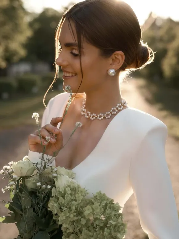 Short Wedding Dress V-Neck Long Sleeves Sheath Short Bridal Gowns