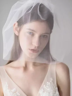 Short Wedding Veil Ivory Tulle Two-Tier Cut Edge Bridal Veil