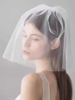 Short Wedding Veil Ivory Tulle Two-Tier Cut Edge Bridal Veil