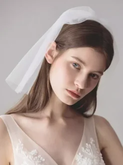 Short Wedding Veil Ivory Tulle Two-Tier Cut Edge Bridal Veil