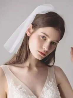 Short Wedding Veil Ivory Tulle Two-Tier Cut Edge Bridal Veil