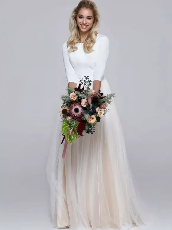 Simple Mid -sleeve Champagne Under -colored Skirt Round Neck Wedding Dress