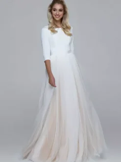 Simple Mid -sleeve Champagne Under -colored Skirt Round Neck Wedding Dress