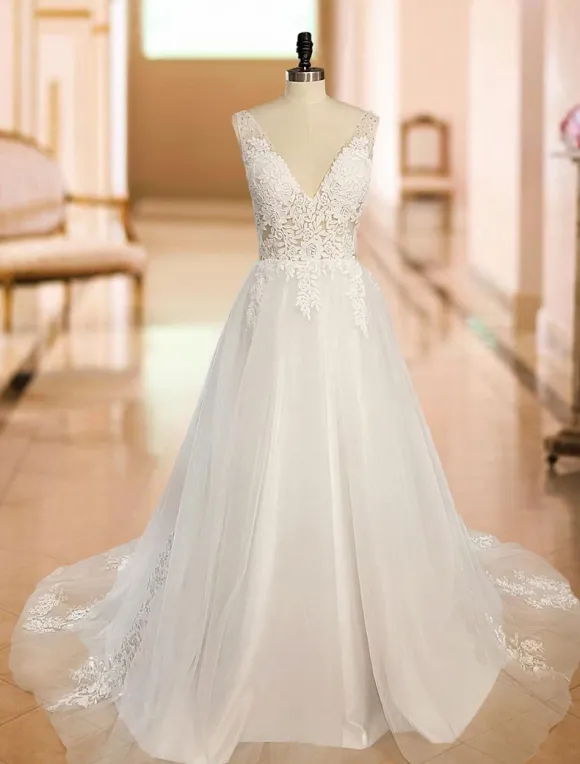 Simple Wedding Dress 2026 A Line V Neck Straps Sleeveless Lace Appliqued Tulle Bridal Gown