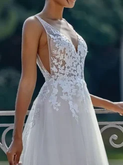 Simple Wedding Dress 2026 A Line V Neck Straps Sleeveless Lace Appliqued Tulle Bridal Gown