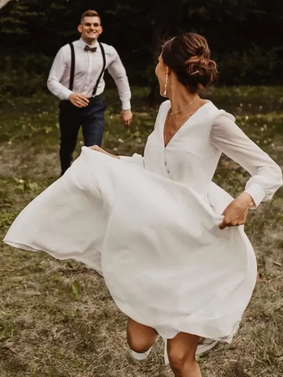 Simple Wedding Dress A-Line V-Neck Long Sleeves Bridal Gowns Free Customization