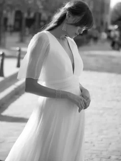 Simple Wedding Dress A-Line V-Neck Short Sleeves Bridal Dresses
