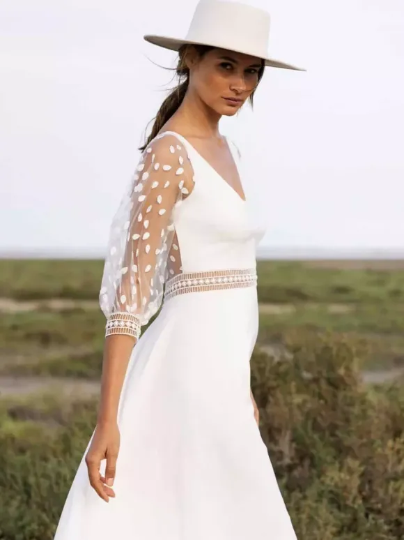 Simple Wedding Dress Ball Gown V-Neck 3/4 Length Sleeves Lace Bridal Gowns