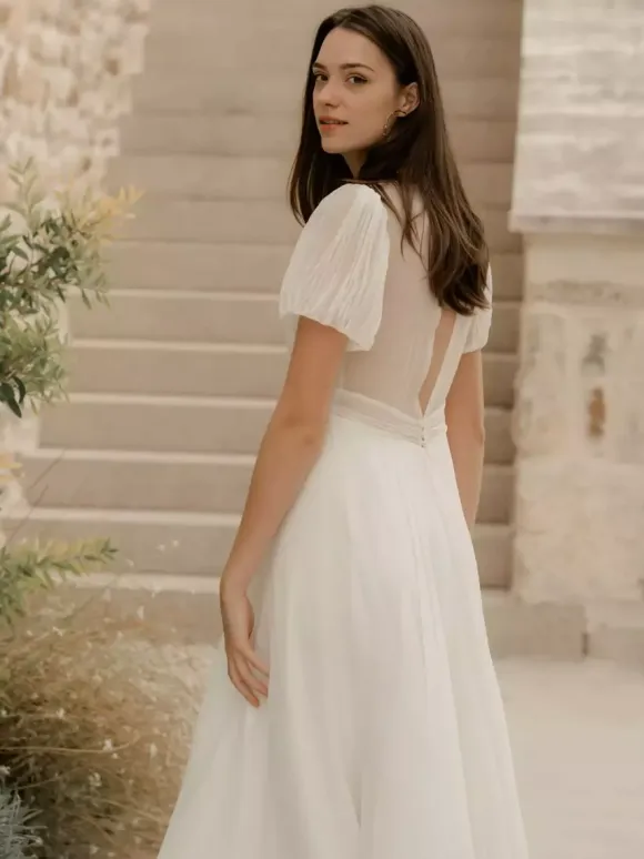Simple Wedding Dress Ball Gown V-Neck Short Sleeves Pleated Bridal Gowns