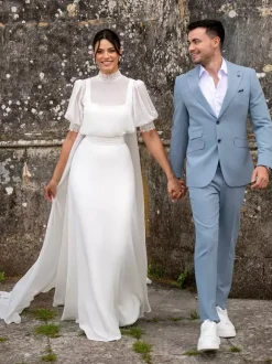 Simple Wedding Dress Ball Gown Jewel Neck Short Sleeves Ruffles 30cm Bridal Gowns