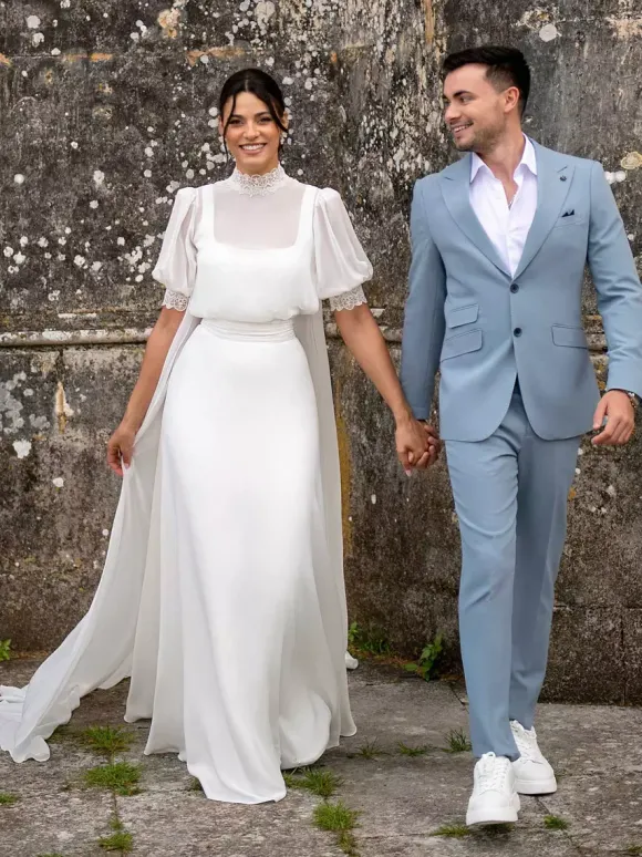 Simple Wedding Dress Ball Gown Jewel Neck Short Sleeves Ruffles 30cm Bridal Gowns