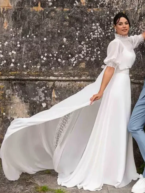 Simple Wedding Dress Ball Gown Jewel Neck Short Sleeves Ruffles 30cm Bridal Gowns