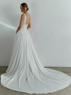 Simple Wedding Dress Basque Waist Ball Gown Square Neck Sleeveless 50cm Bridal Dresses
