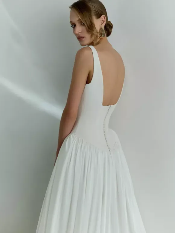 Simple Wedding Dress Basque Waist Ball Gown Square Neck Sleeveless 50cm Bridal Dresses