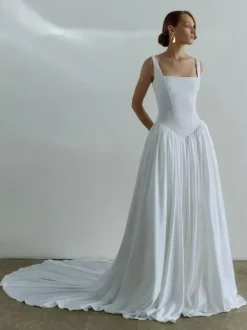 Simple Wedding Dress Basque Waist Ball Gown Square Neck Sleeveless 50cm Bridal Dresses