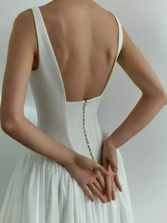 Simple Wedding Dress Basque Waist Ball Gown Square Neck Sleeveless 50cm Bridal Dresses