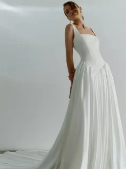 Simple Wedding Dress Basque Waist Ball Gown Square Neck Sleeveless 50cm Bridal Dresses