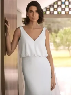 Simple Wedding Dress Chiffon V-Neck Sleeveless Pleated Mermaid Bridal Gowns
