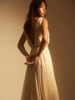 Simple Wedding Dress Chiffon V-Neck Sleeveless Pleated A-Line Bridal Dresses Free Customization