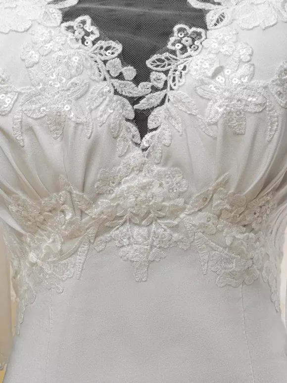 Simple Wedding Dress Lace Illusion Neckline Short Sleeves Lace Ball Gown 40cm Bridal Gowns
