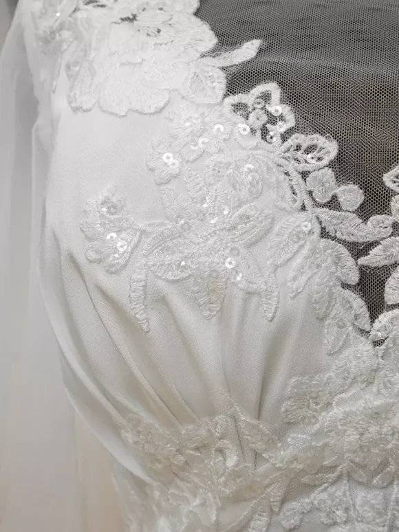 Simple Wedding Dress Lace Illusion Neckline Short Sleeves Lace Ball Gown 40cm Bridal Gowns