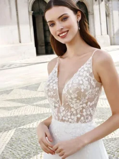 Simple Wedding Dress Lace V-Neck Sleeveless Lace A-Line Bridal Dresses Free Customization