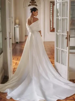 Simple Wedding Dress Polyester Designed Neckline Sleeveless Bows Ball Gown 50cm Bridal Dresses