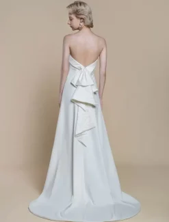 Simple Wedding Dress Stretch Crepe Designed Neckline Sleeveless Lace Ball Gown 20cm Bridal Gowns