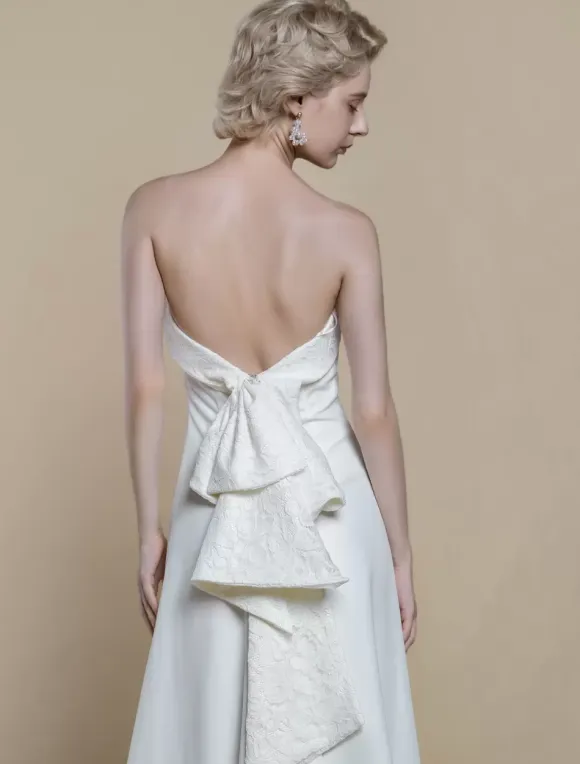 Simple Wedding Dress Stretch Crepe Designed Neckline Sleeveless Lace Ball Gown 20cm Bridal Gowns