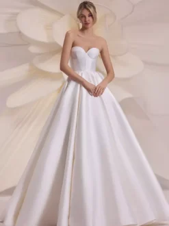 Simple Wedding Ball Gown Dress Designed Neckline Long Sleeves Beaded Princess Silhouette 45cm Bridal Gowns