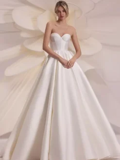 Simple Wedding Ball Gown Dress Designed Neckline Long Sleeves Beaded Princess Silhouette 45cm Bridal Gowns