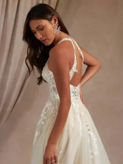 Simple Wedding Dress A-Line V-Neck Sleeveless Lace Bridal Gowns Free Customization