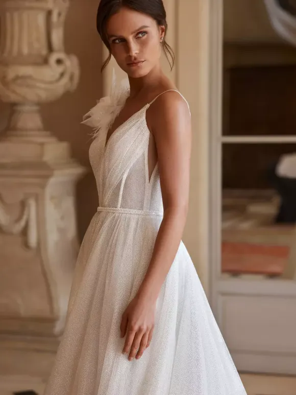 Simple Wedding Dress A-Line V-Neck Sleeveless Lace Bridal Gowns