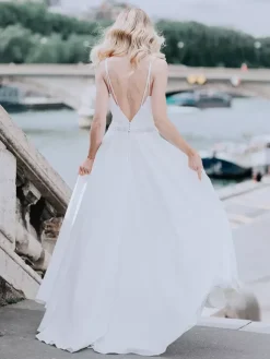 Simple Wedding Dress Ball Gown V-Neck Sleeveless Lace 20cm Bridal Gowns