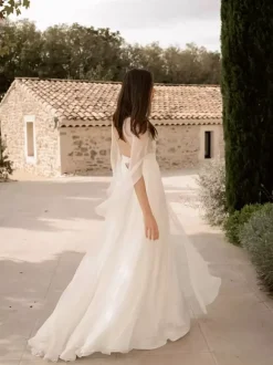Simple Wedding Dress Ball Gown V-Neck Long Sleeves Buttons Bridal Dresses