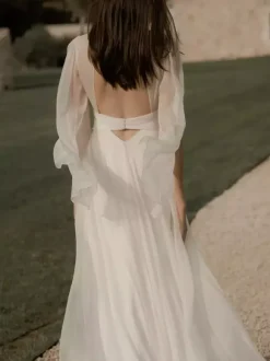 Simple Wedding Dress Ball Gown V-Neck Long Sleeves Buttons Bridal Dresses