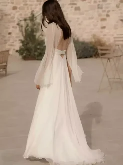 Simple Wedding Dress Ball Gown V-Neck Long Sleeves Buttons Bridal Dresses