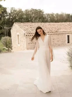 Simple Wedding Dress Ball Gown V-Neck Long Sleeves Buttons Bridal Dresses