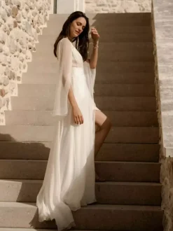 Simple Wedding Dress Ball Gown V-Neck Long Sleeves Buttons Bridal Dresses