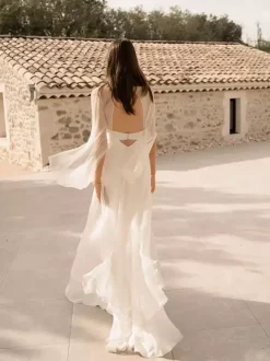 Simple Wedding Dress Ball Gown V-Neck Long Sleeves Buttons Bridal Dresses